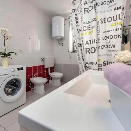 Hébergement de vacances Eni Mit Pool By Interhome Rovinj