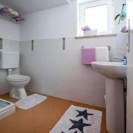 Eni Mit Pool By Interhome