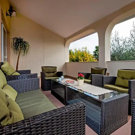 Eni Mit Pool By Interhome Hébergement de vacances