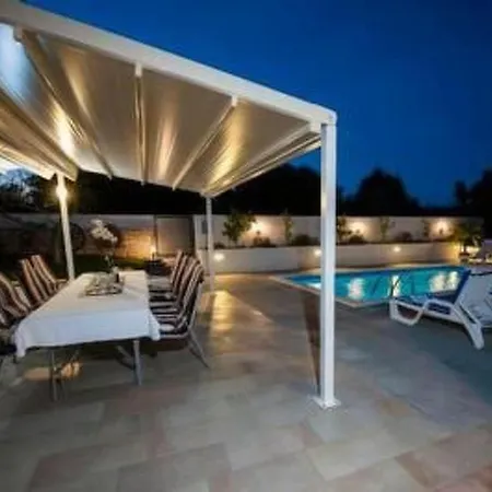 Eni Mit Pool By Interhome Ferienhaus *